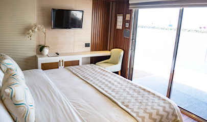 Veranda Cabin