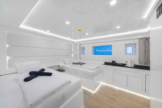 Lower Deck Suite A+