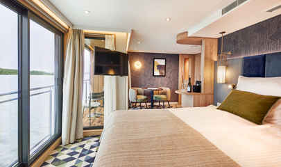 Diamond Deck Balcony Suite 