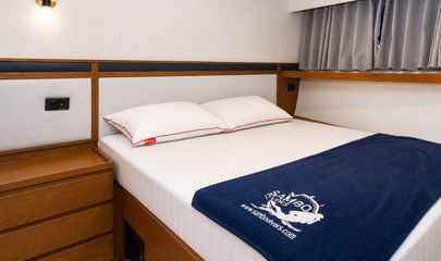  Queen Bed - Lower deck