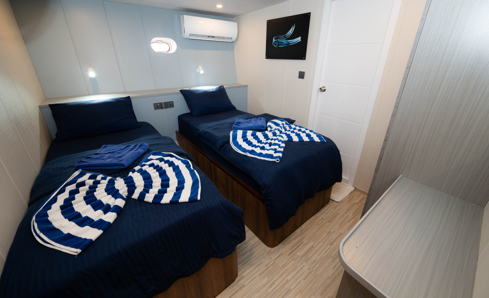 Lower Deck Twin Cabins, photo 1