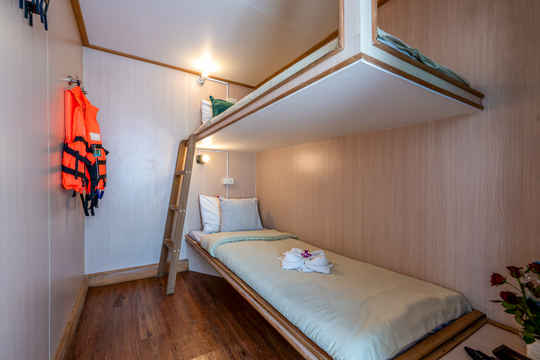 Twin Bunk Cabin (non en-suite)