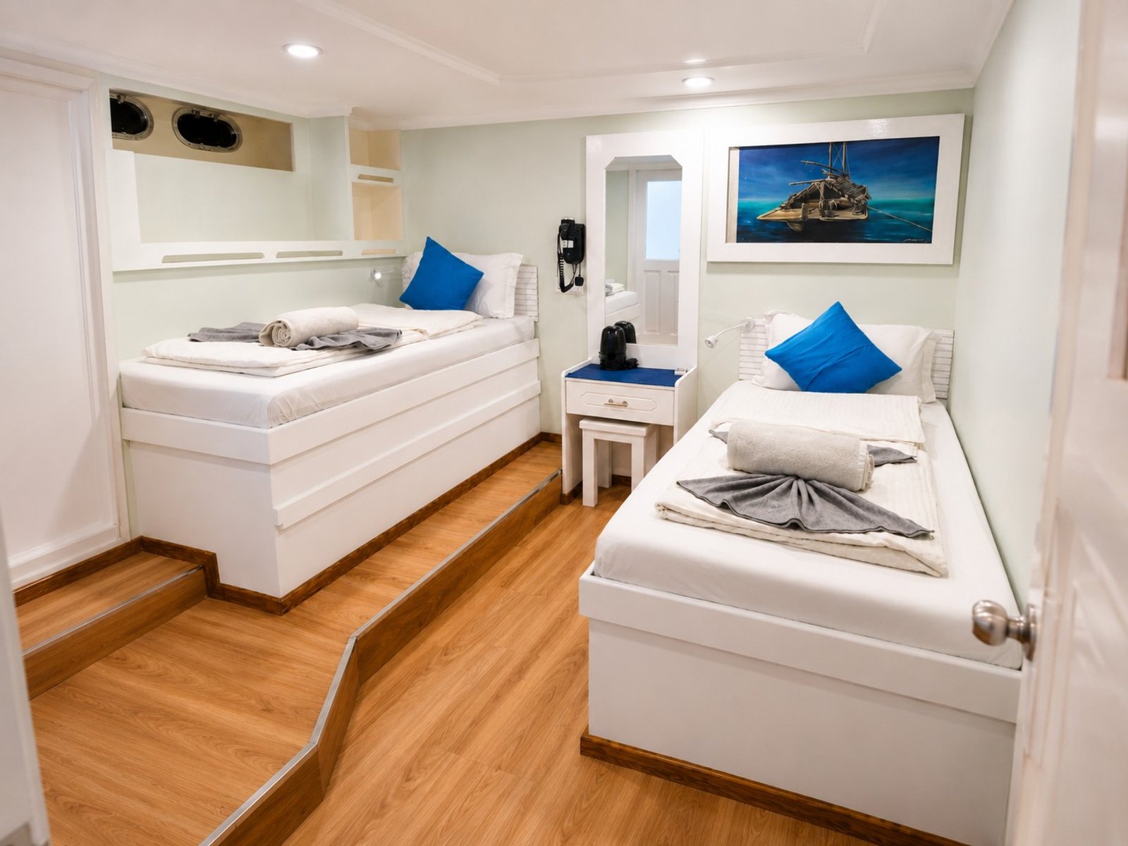 Lower Deck Cabins, photo 1